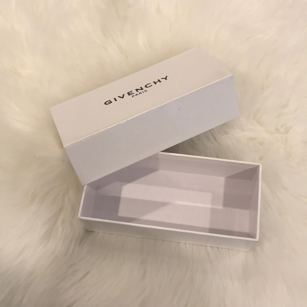 Givenchy Box - Picture 3 of 4